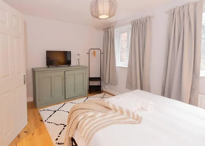 Beautiful West Didsbury 4Br Home