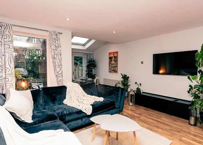 Beautiful West Didsbury 4Br Home