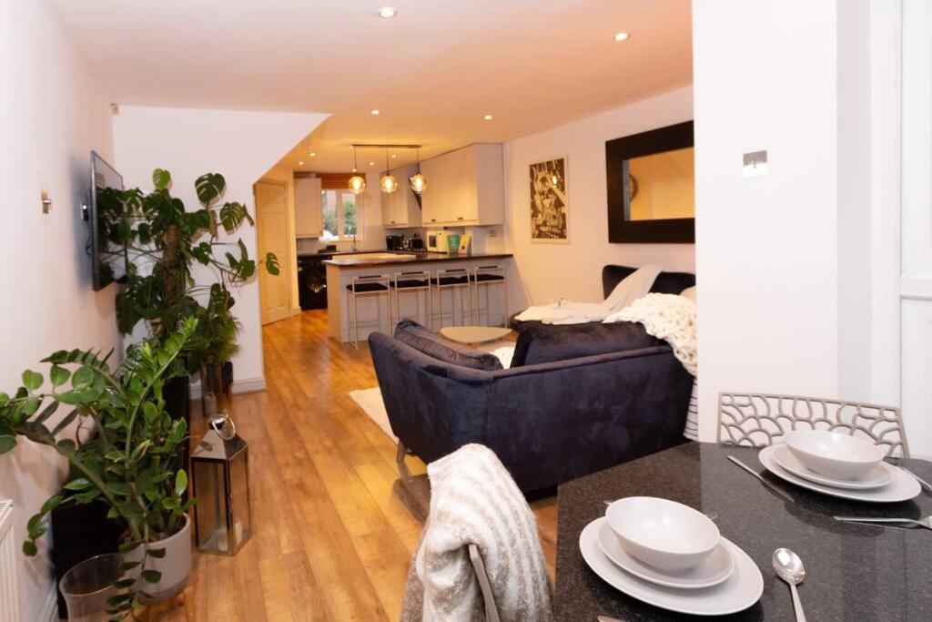 Beautiful West Didsbury 4br Apartment *